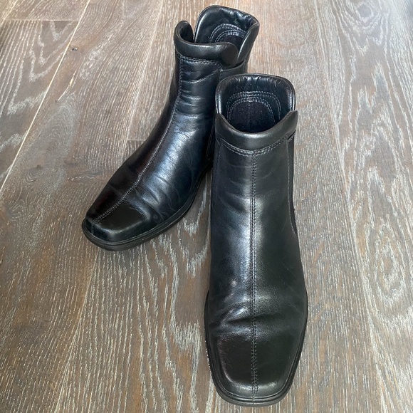 ecco black chelsea boots